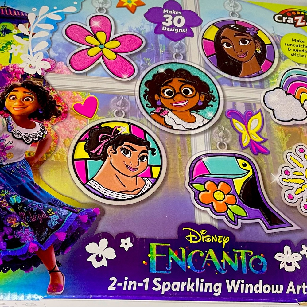 Disney Encanto 2-in-1 Sparkling Window Art.